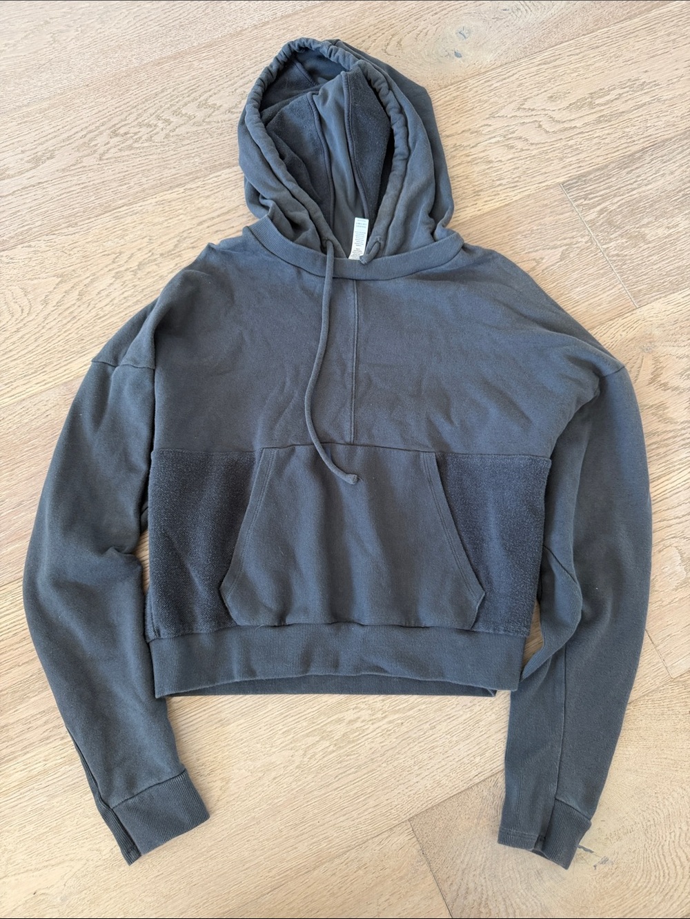 ALO Yoga Charcoal Cropped Hooded Sweatshirt
